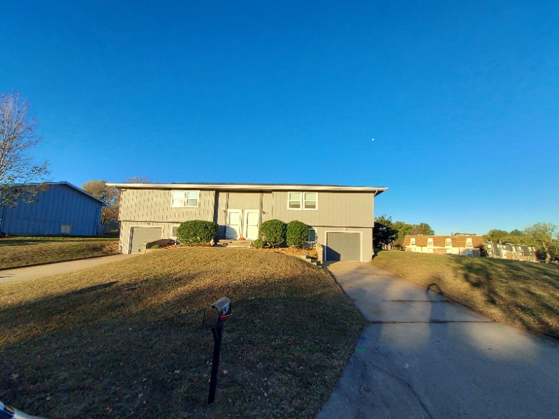 801 Dondee Dr, Manhattan, KS 66502 - photo 1