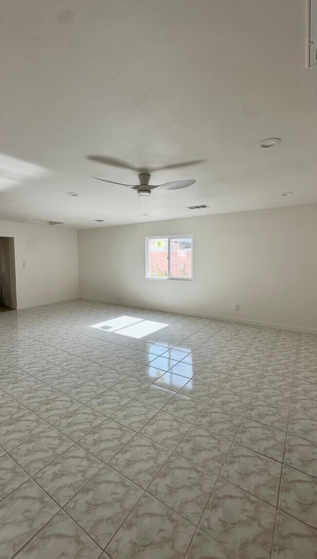 2721 W Olive Ave unit A, Fullerton, CA 92833 - photo 4