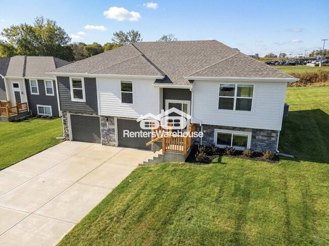 707 Wood Sage Ct, Raymore, MO 64083 - photo 2