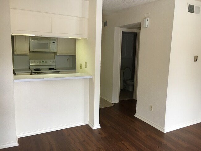 3206 S Fielder Rd unit 107, Arlington, TX 76015 - photo 2