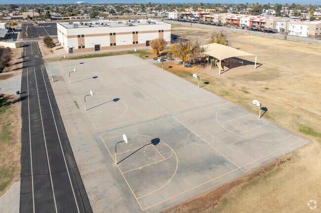 Glendale’s Don Mensendick School gets a grade of C- from Niche.com.