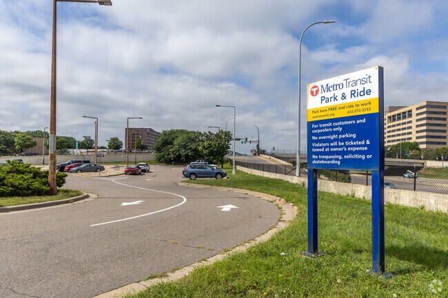 With bus lines limited in Lake Forest, most commuters opt for the nearby park & ride.