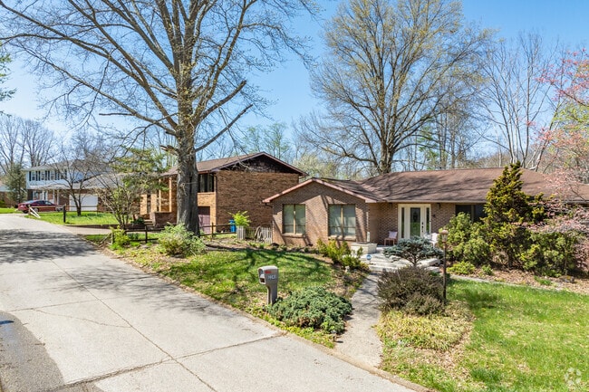 Split-levels and ranch-style homes in Yates Crossing from the 20th century usually sell for between $150,000 and $350,000.