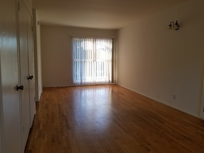 2370 Walgrove Ave unit 7, Los Angeles, CA 90066 - photo 3