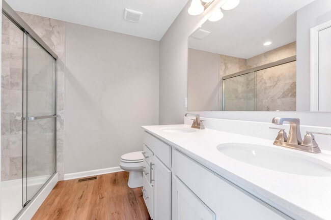 210 Scotsgrove Dr, Pataskala, OH 43062 - photo 2