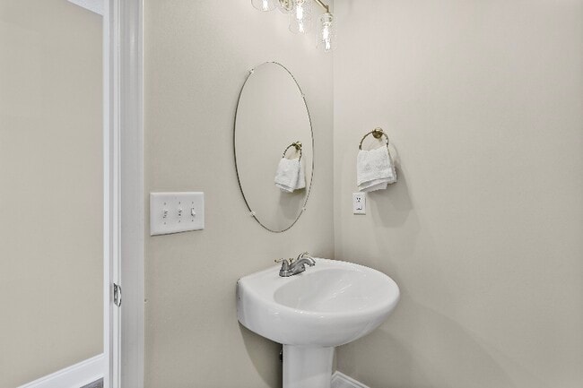 1000 Henry Pl Blvd, Clarksville, TN 37042 - photo 3