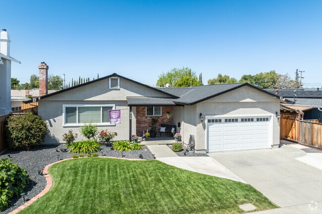 Many of the homes in Jensen retain original 1950s charm while offering thoughtful updates.