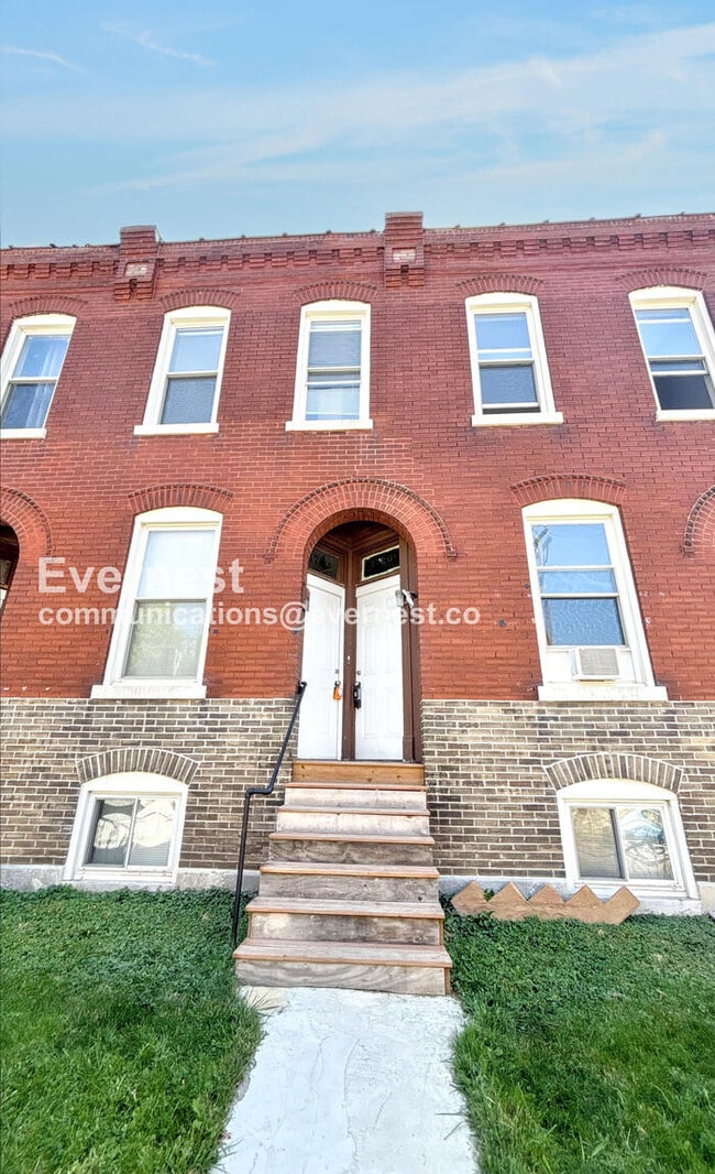 3720 Fairview Ave, St. Louis, MO 63116