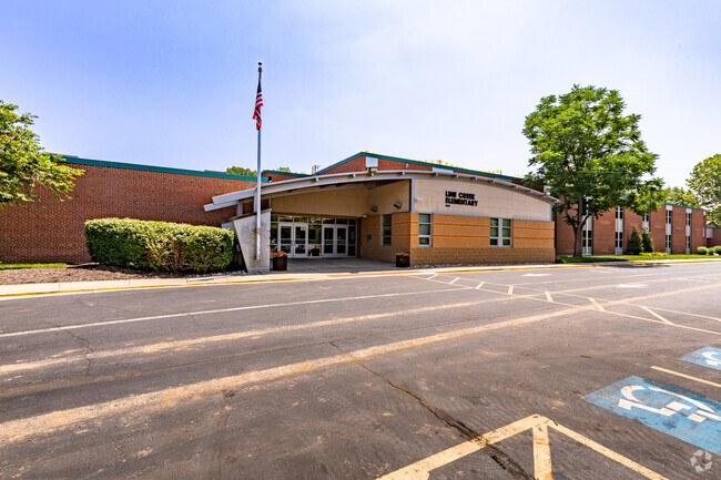 Line Creek Elementary School has a student-teacher ratio of 11 to 1.