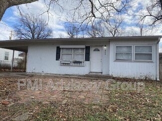 409 SE 34th St, Topeka, KS 66605