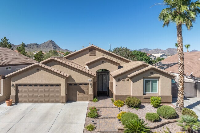 Most homes in River Mountain were built in the mid-1990s.