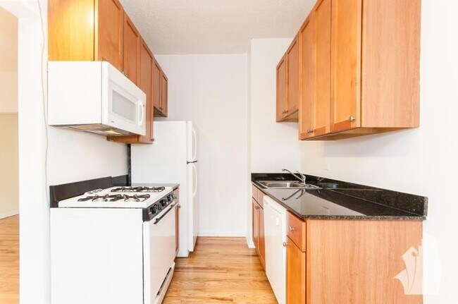 Buena Terrace - 4242 N Sheridan Rd, Chicago, IL 60613 - photo 6