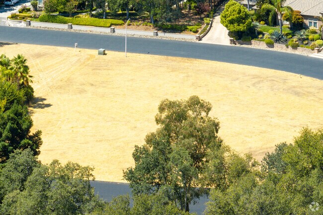 There are buildable lots available in Tierra Oaks. 2