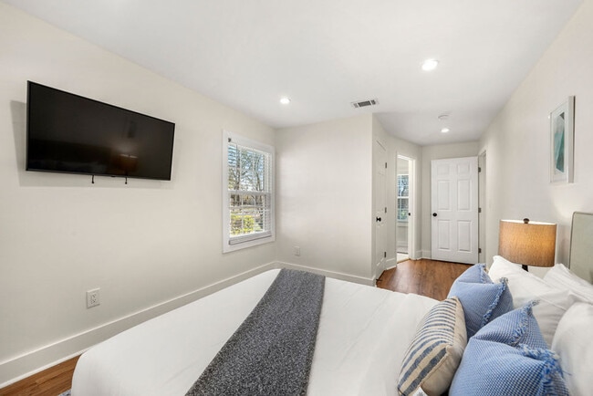 659 S Peachtree St unit ID1019258P, Norcross, GA 30071 - photo 5