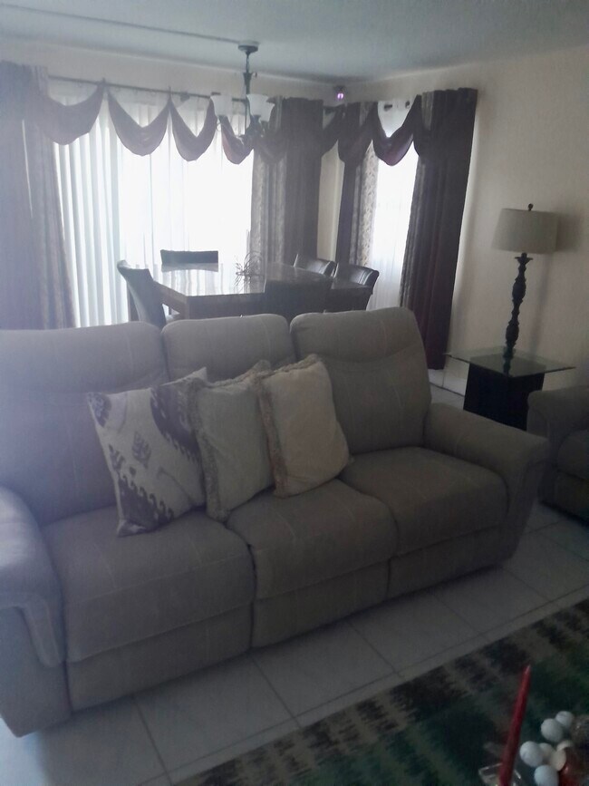 2551 NW 41st Ave unit 211, Lauderhill, FL 33313 - photo 3