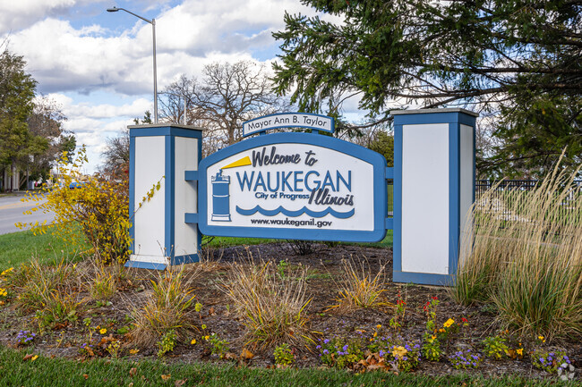Waukegan Gardens is a small neighborhood within Waukegan, IL.