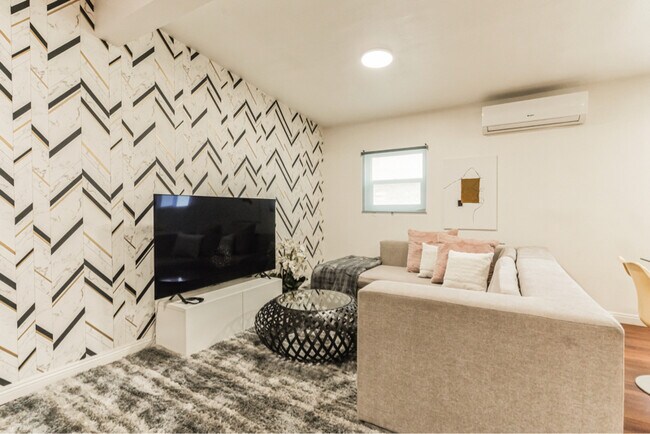 1519 W 37th Place, Los Angeles, CA 90018 - photo 7