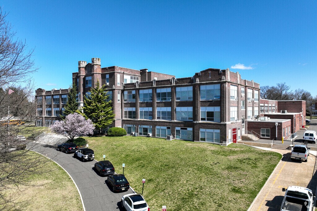 Haddon Heights JR & SR High School has student in grades 7-12.