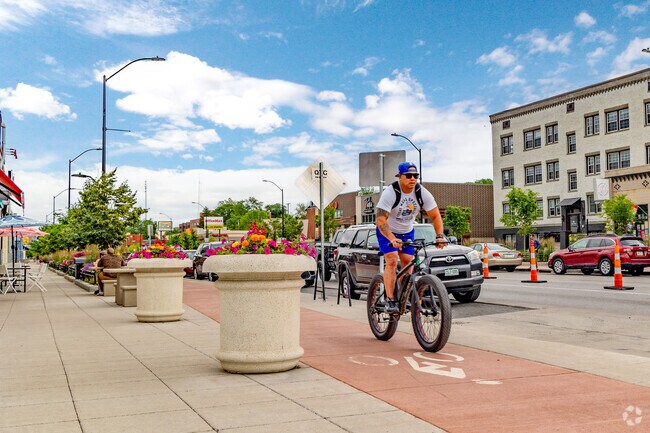 Linden Heights residents enjoy a beautiful, bikeable neighborhood.