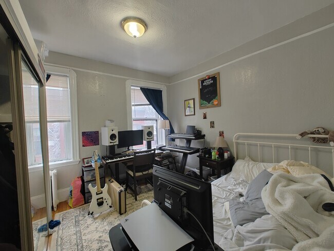 74 Revere St unit 3R, Boston, MA 02114 - photo 4