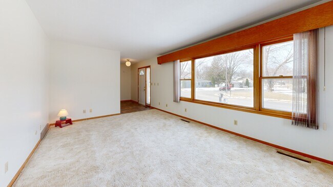 1302 Foothill Blvd, Albert Lea, MN 56007 - photo 2