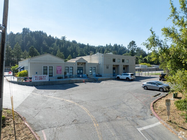 San Lorenzo Valley Elementary fosters academic excellence and creative expression.