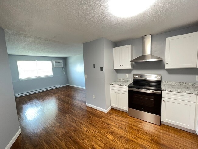 179 Loudon Rd unit 8, Concord, NH 03301 - photo 3