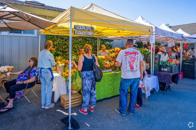 Localife Flower Farm brings fresh blooms and community charm to the Felton Farmers Market.