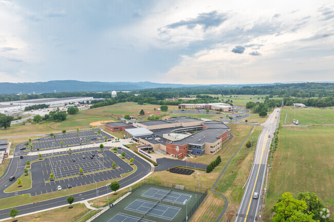 Middletown Area High School receives an overall B grade from niche.com.