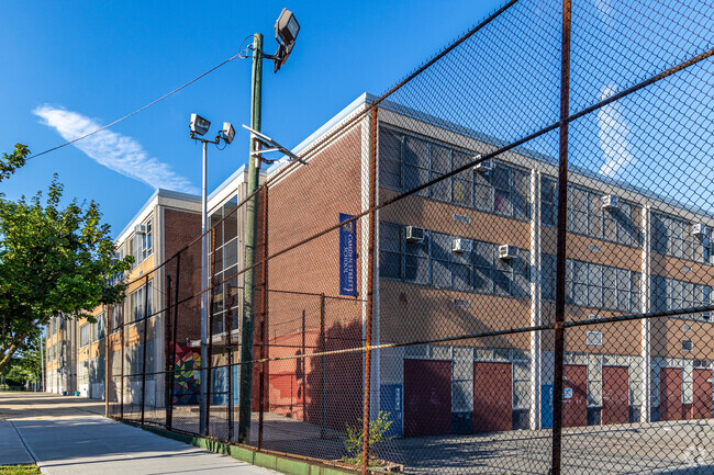 Camden Street Elementary School is a community of learners, building a brighter future together.