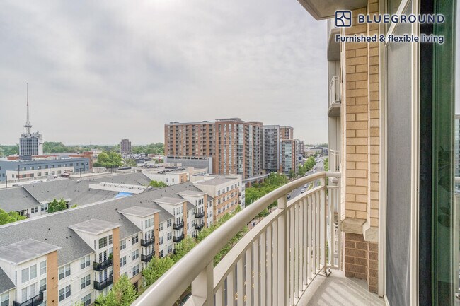 1200 East-West Hwy unit FL11-ID781, Silver Spring, MD 20910 - photo 4