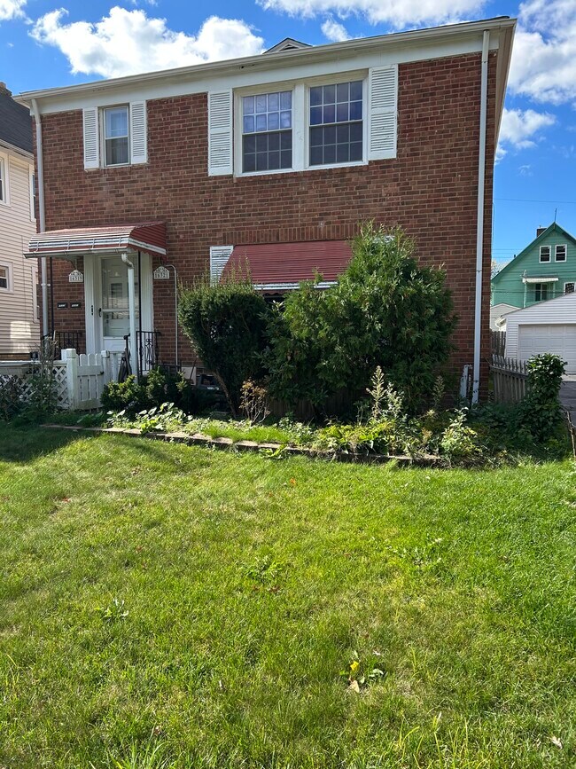 16319 Greyton Rd, East Cleveland, OH 44112