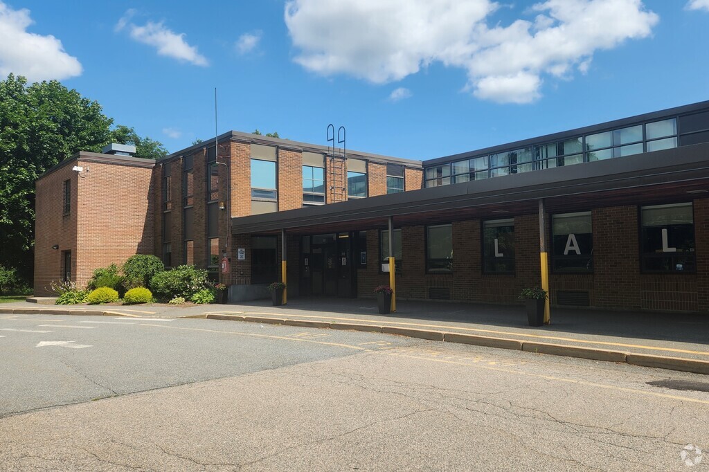The LaLiberte Elementary School serves grades K-5 students living in and near the Taunton area.