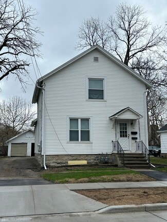 826 Cherry St, Oshkosh, WI 54901