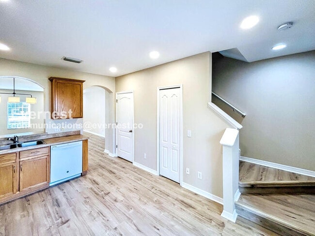 16351 Swan View Cir, Odessa, FL 33556 - photo 7