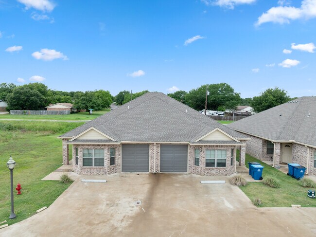 525 E Spring Valley Rd unit 1401, Hewitt, TX 76643 - photo 3