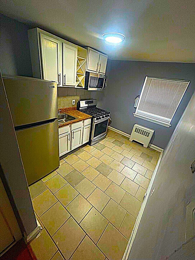 7535 Thouron Ave unit 3, Philadelphia, PA 19150 - photo 5