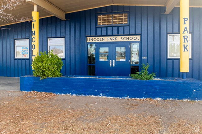 The front doors of Lincoln Park Elementary School.