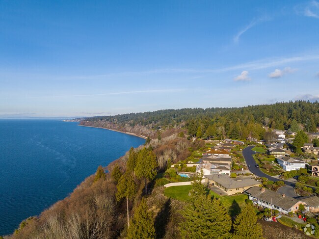 Broadview homes on the edge of Puget Sound.