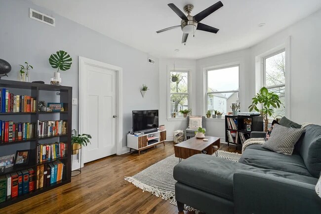 3244 N Hamlin Ave unit 2, Chicago, IL 60618 - photo 3