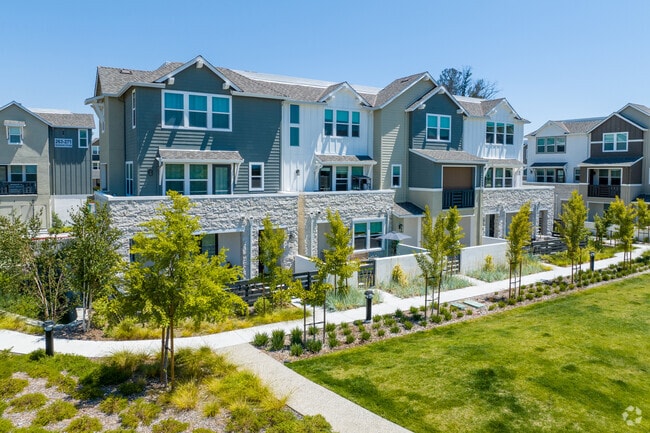 Fountaingrove is home to a number of luxury condo complexes along the golf course.
