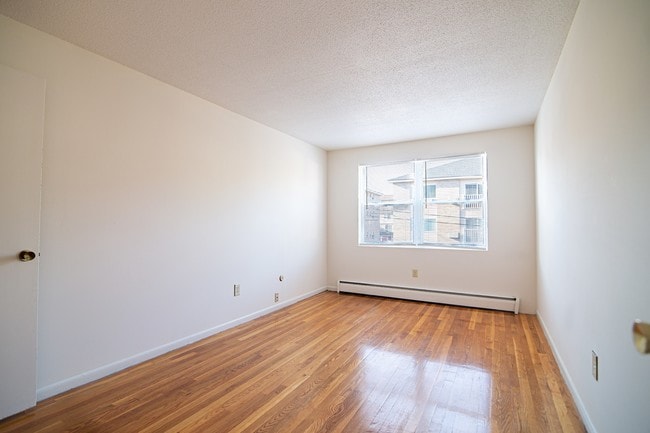 Edgewood Gardens Embassy and Wilder Ridge Apartments, Lowell, MA 01851 - photo 3