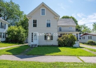78 7th St, Bangor, ME 04401