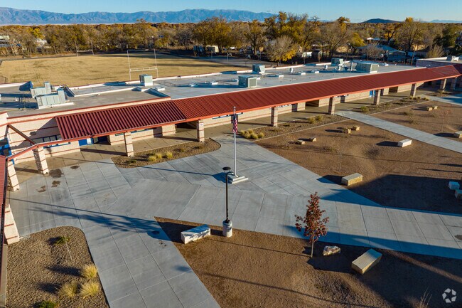 Los Lunas Middle School, Rankings & Reviews - Homes.com