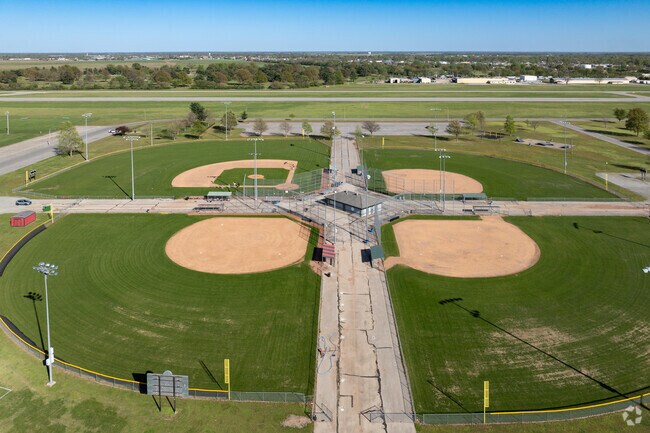 Sikeston Recreation Complex has multiple baseball diamonds.