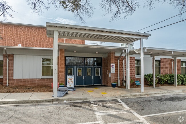Fountain Elementary School scores a C- according to niche.