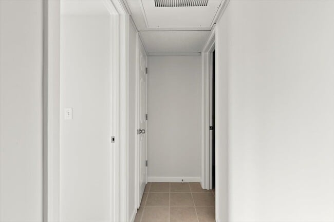 Sea Breeze Apartments, East Haven, CT 06512 - photo 6