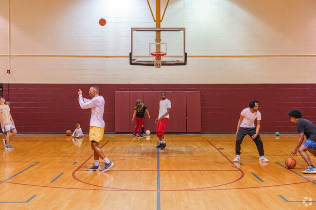 There are a number of community centers in and around Hyde Park.