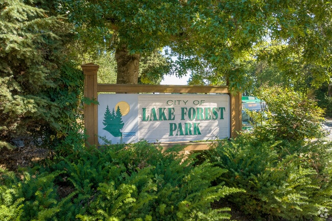 Horizon View combines wooded privacy with proximity to Lake Washington and Seattle.