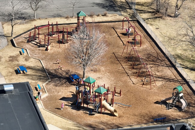 Hunter Elementary School serves kids from grades PK-6th.